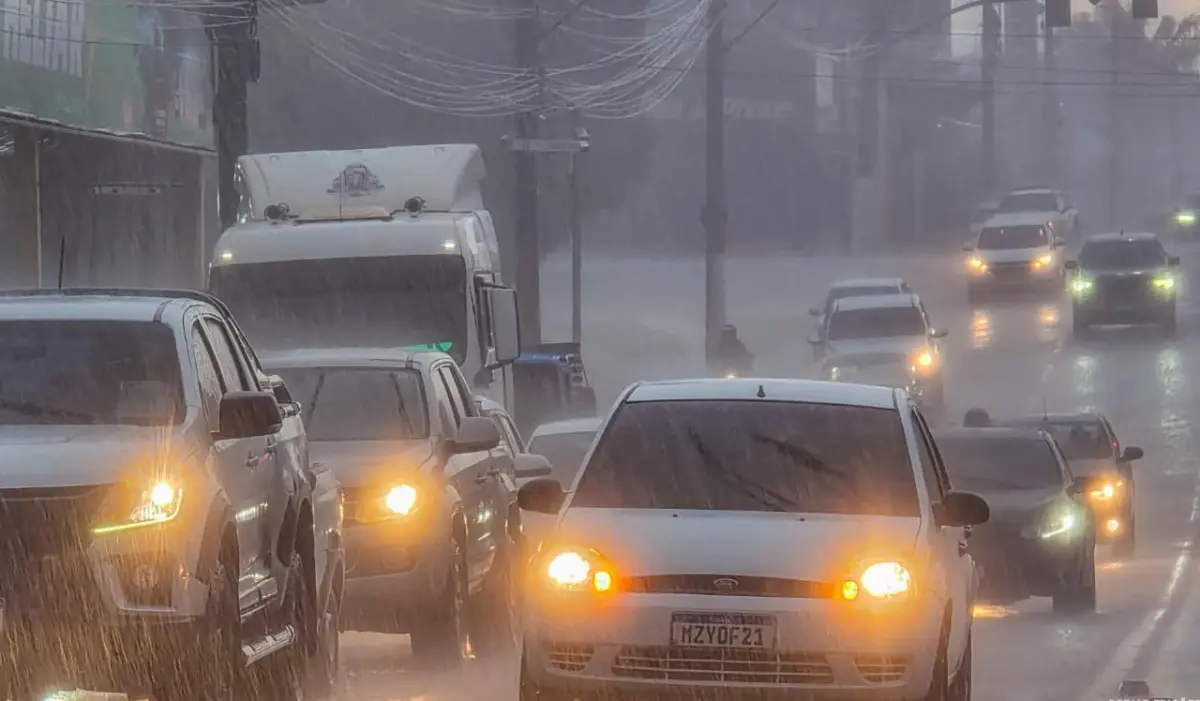 Acre entra em alerta máximo com dois avisos de chuvas intensas e risco de alagamentos