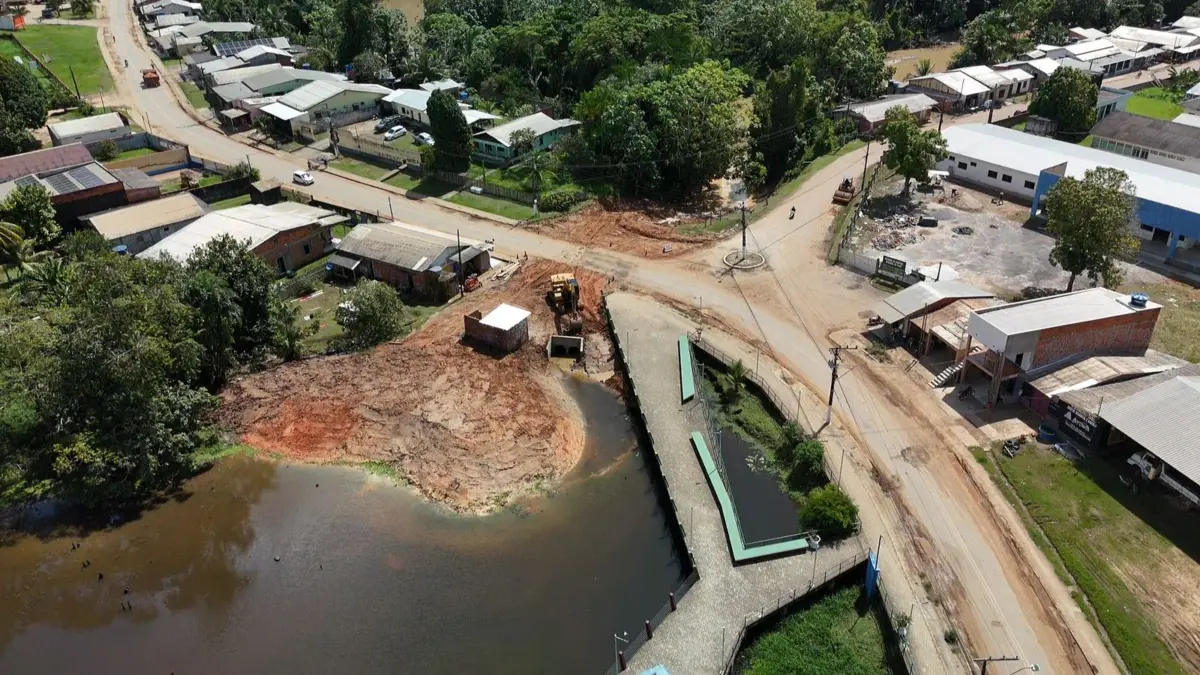 Feijó realiza obras de drenagem em áreas afetadas por alagamentos
