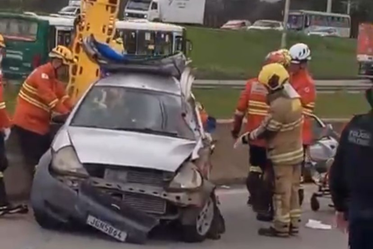 Acidente com caminhão e carro de passeio deixa um ferido na Epia Norte. Veja vídeo
