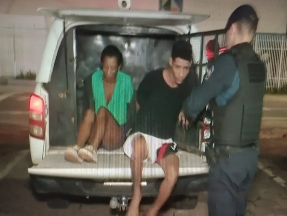 Casal é preso por receptação ao comprar celular roubado em boca de fumo na capital