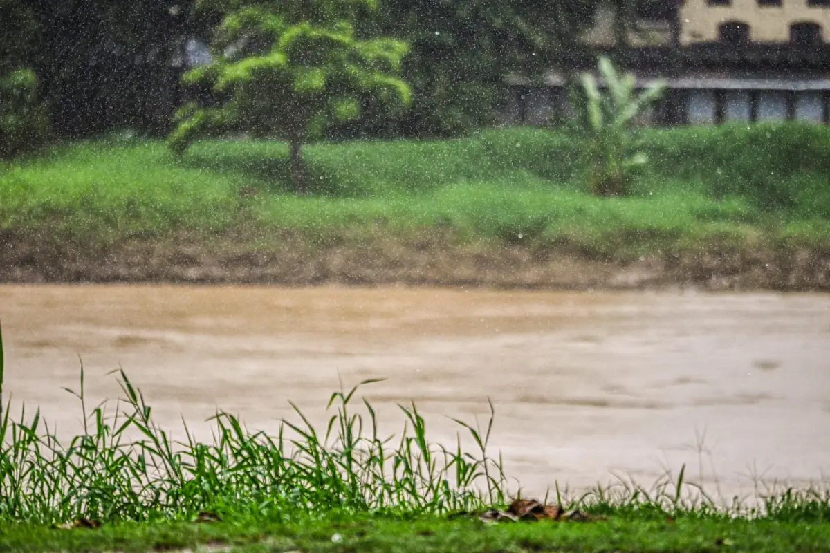 Inmet emite alerta de chuvas intensas no Acre com risco de ventos fortes