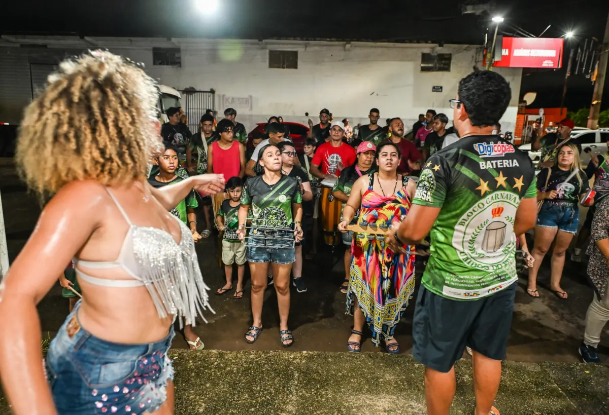 Bloco Unidos do Fuxico intensifica ensaios e aposta no enredo “Daime Luz” para o Carnaval 2026