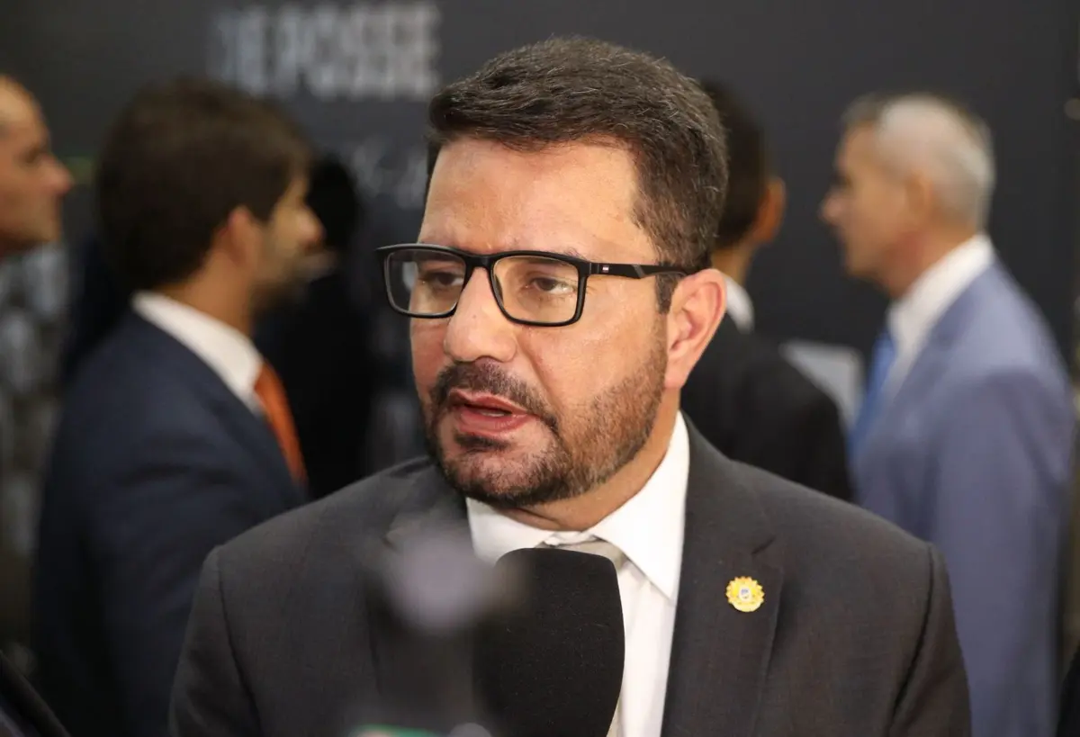 “Não tenho dúvidas do sucesso da nova gestão”, diz Gladson em posse de Oswaldo D’Albuquerque