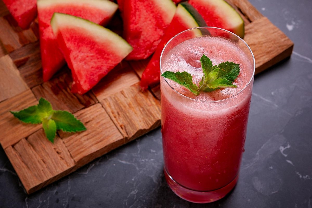 Faça o suco de melancia com limão e hortelã que viralizou no TikTok