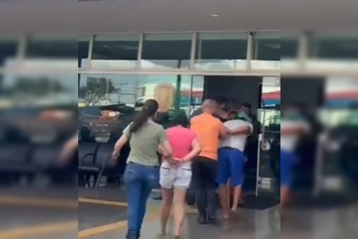 Camburão lotado: PCDF estoura ponto de tráfico em bar em Ceilândia. Veja vídeo