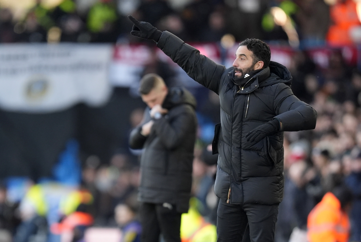 Técnico do United se irrita após empate: "Não vim para ser treinador"