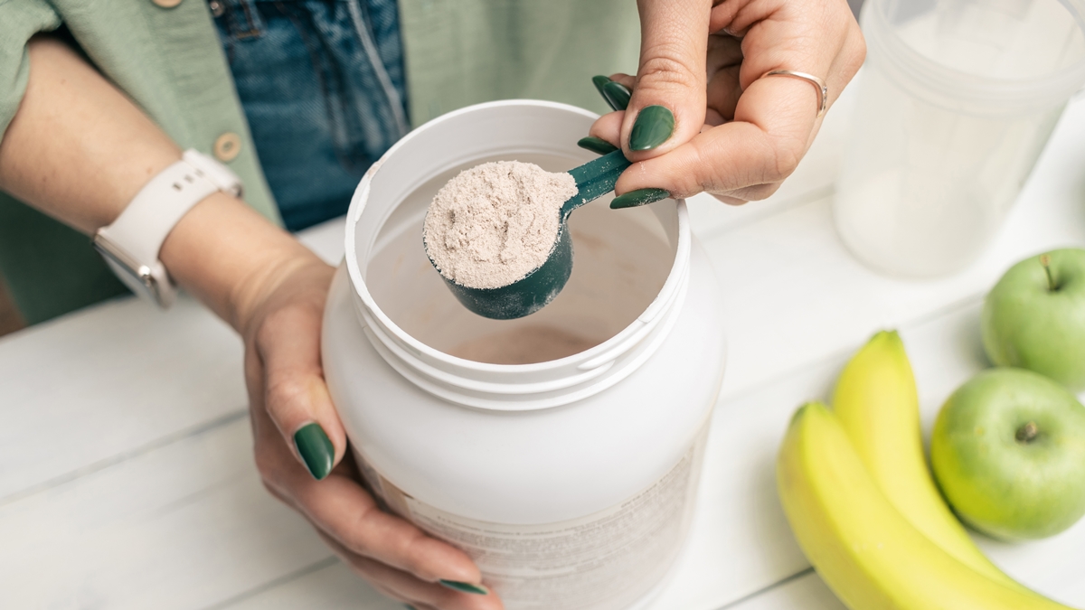 Qual a hora de tomar whey protein? Suplemento não é um “pó mágico”