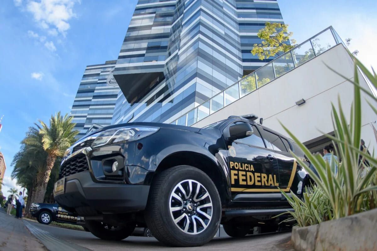 Com apoio do FBI, PF prende homem que planeja atentado terrorista