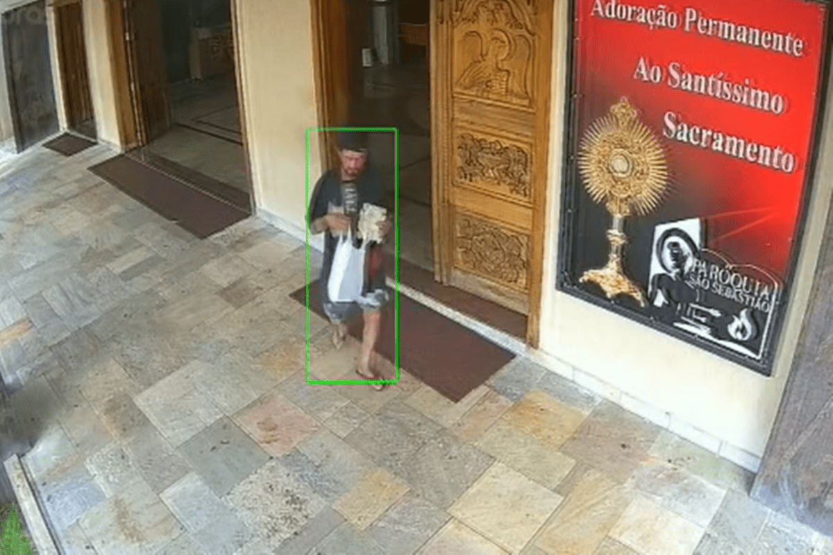 Casal é preso por "sequestrar" Menino Jesus de presépio em igreja