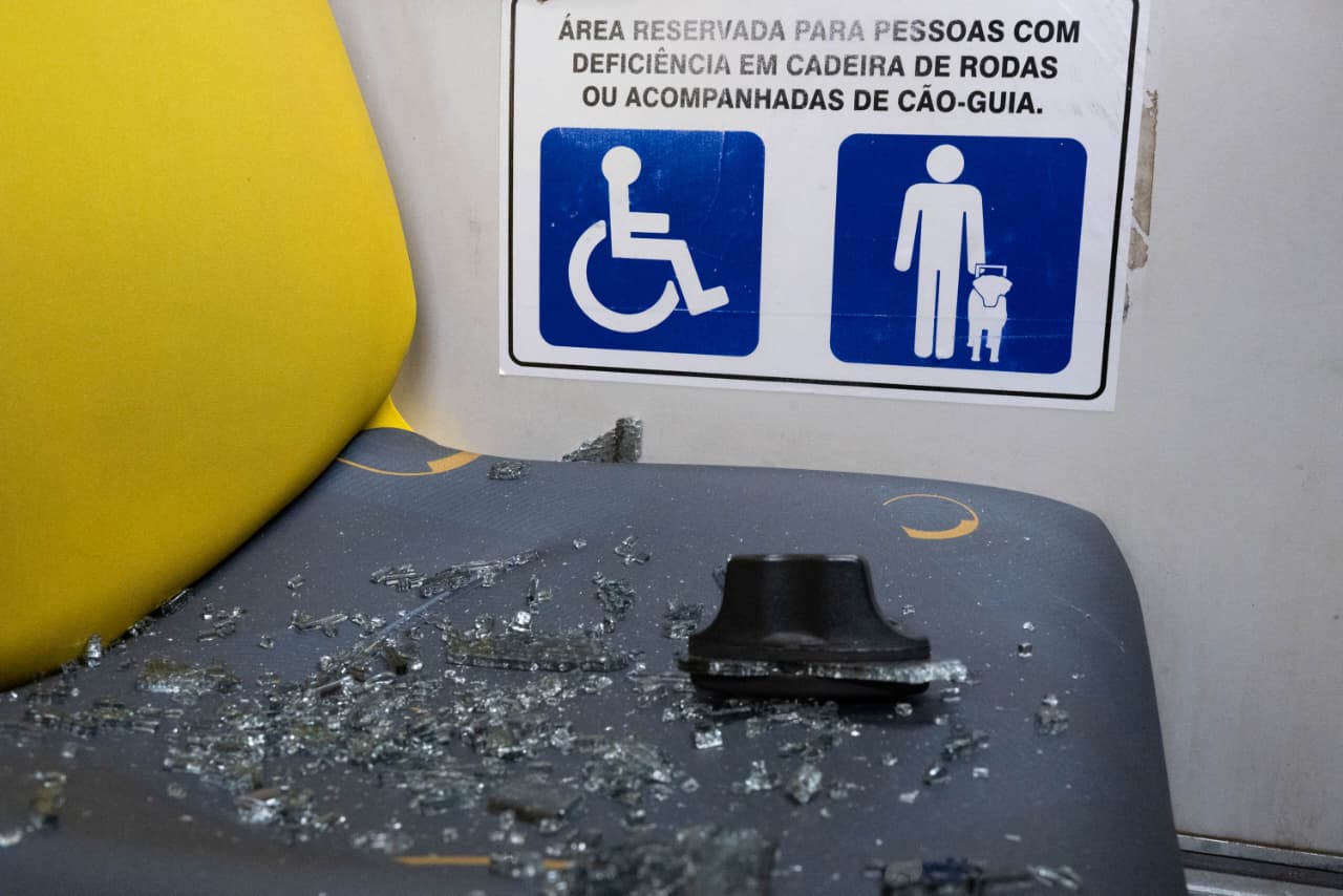 Passageiros ficaram feridos em ataques simultâneos a 40 ônibus no DF