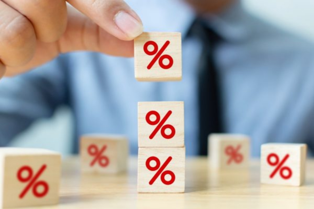 Como a decisão do Fed de manter os juros altos nos EUA afeta o Brasil