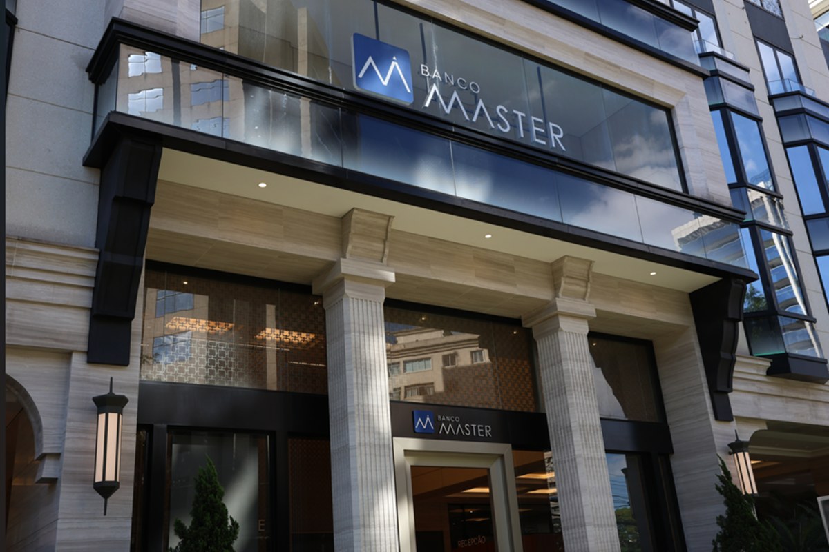 Investidores do Banco Master relatam dificuldade em acessar app do FGC