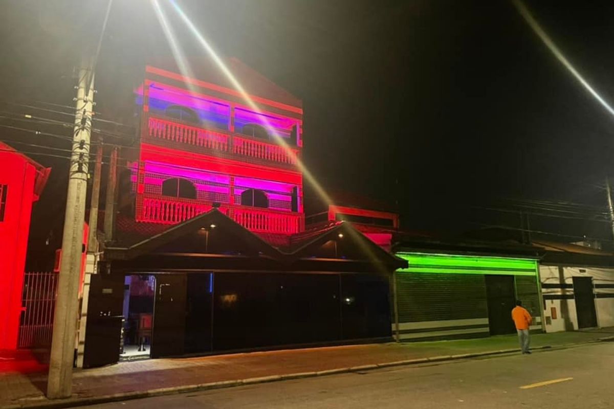 PM com ciúme de garota de programa é preso após atirar contra garçom