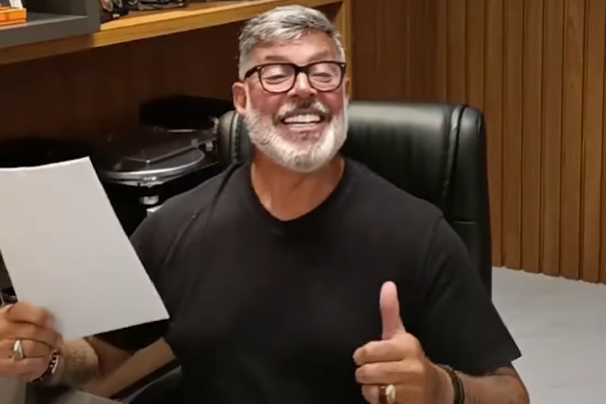 Alexandre Frota recria meme sobre Bolsonaro: "A Papudinha lhe espera". Veja vídeo