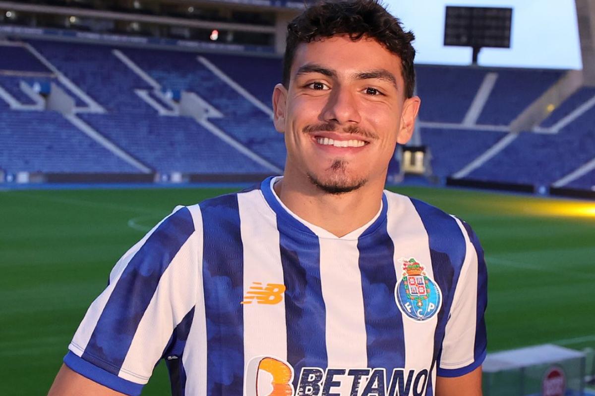 Porto anuncia novo acordo com lateral do São Paulo; leia comunicado
