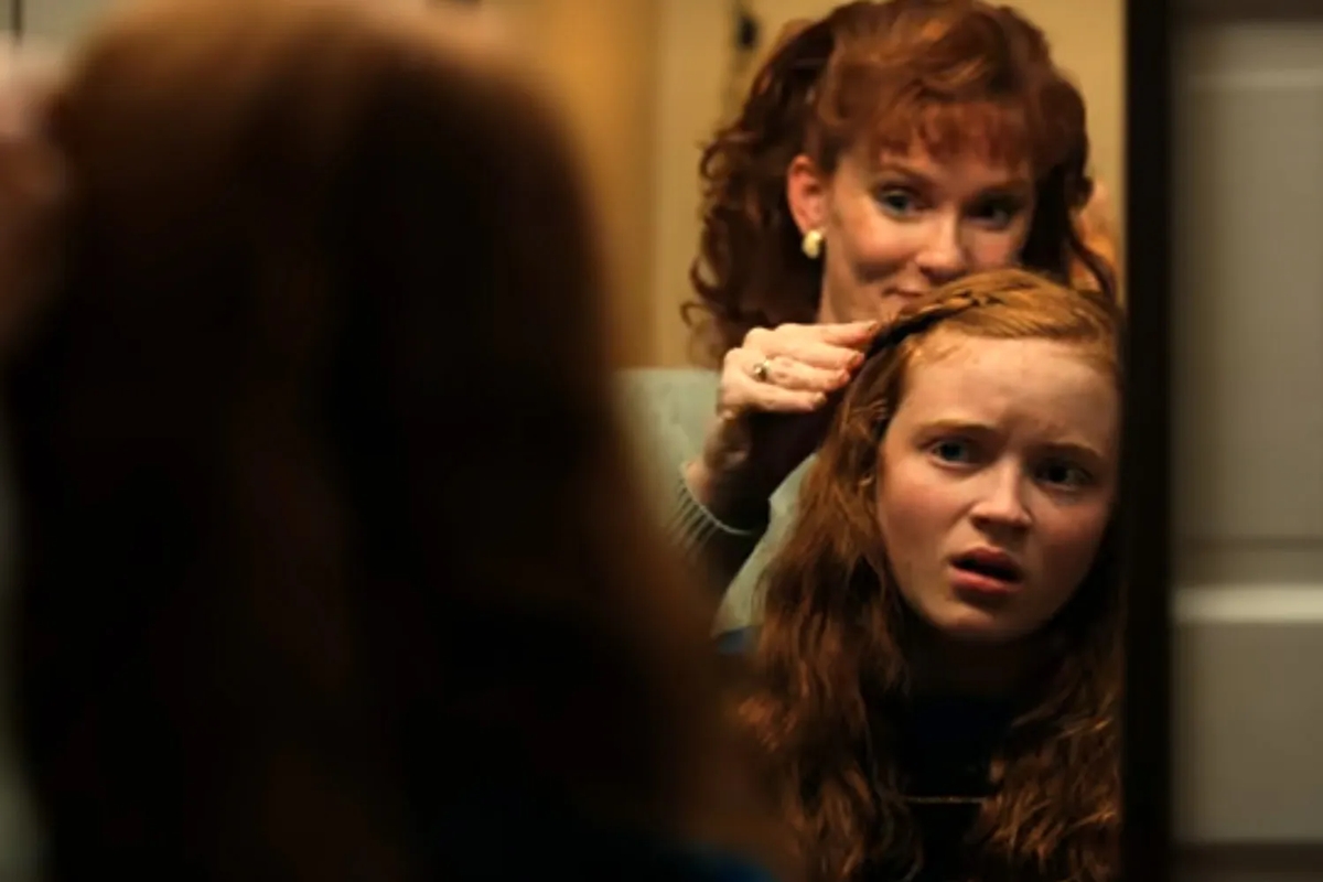 Atriz de Stranger Things desabafa após ser cortada do final da série