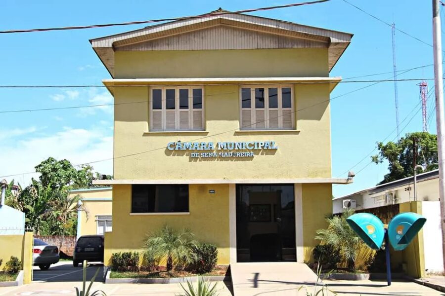 Vereadores e servidores da Câmara de Sena terão auxílio-alimentação e saúde