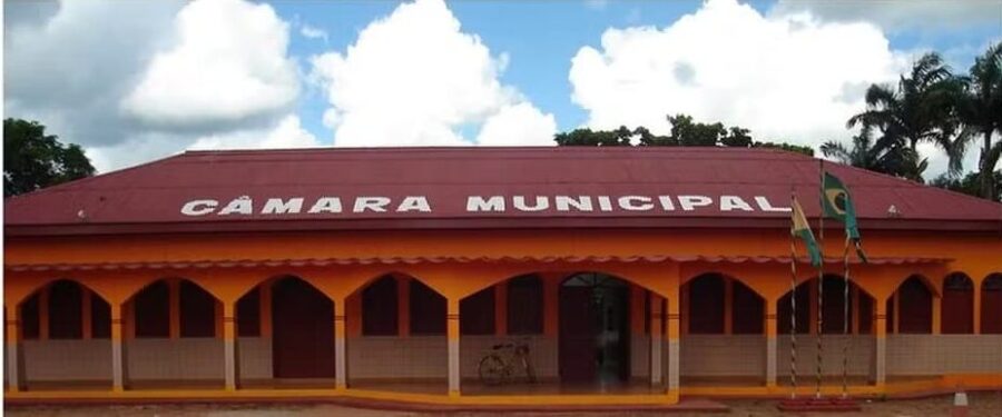 Câmara de Plácido de Castro concede férias com adicional de 1/3 a nove vereadores