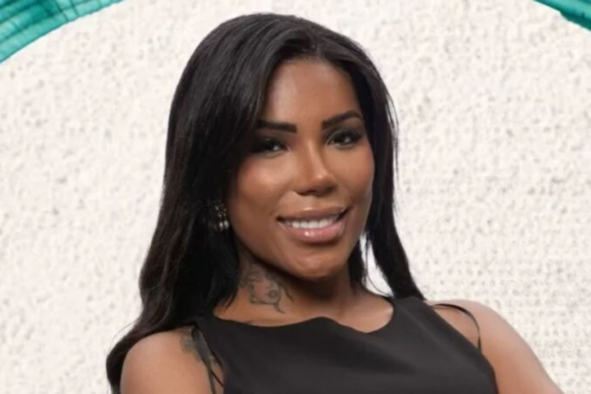 Carol Lekker passa por teste no Fofocalizando, do SBT