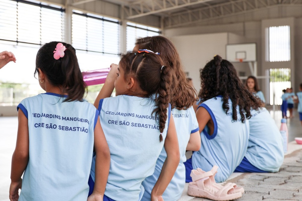Cartão Uniforme Escolar: pais terão novo prazo para buscar benefício