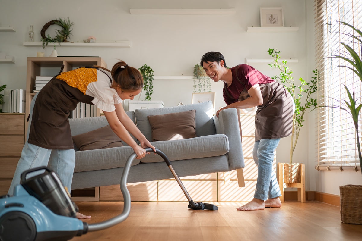 Faxina brasileira x limpeza americana: qual é mais eficaz? Descubra
