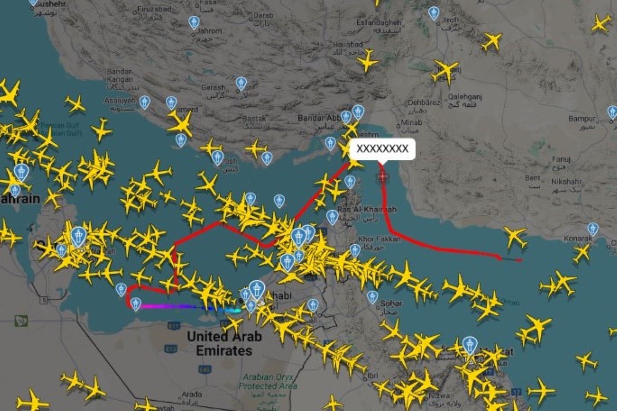 Em meio a tensões, avião da Marinha dos EUA faz voo próximo ao Irã