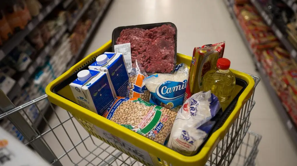 Cesta básica fica mais barata, mas carnes e itens de limpeza seguem em alta na capital