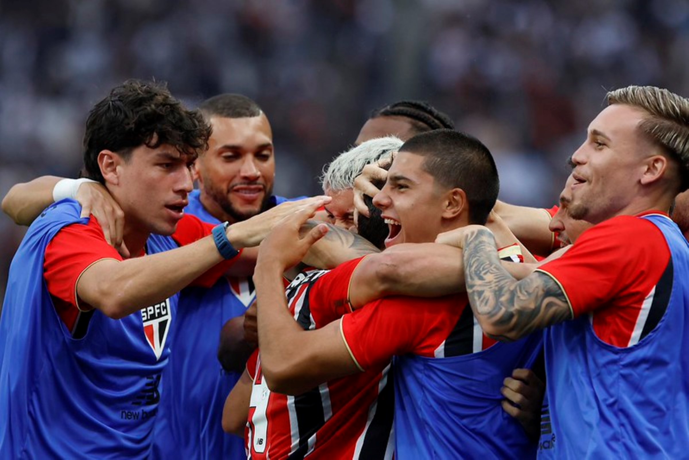 Com gol no fim, Corinthians e São Paulo empatam 1° clássico do ano