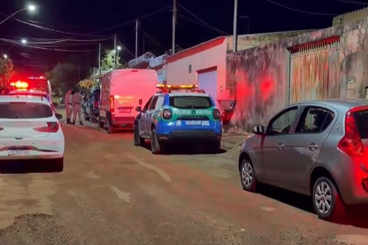 Homem é morto a tiros dentro de casa na frente do filho de 6 anos