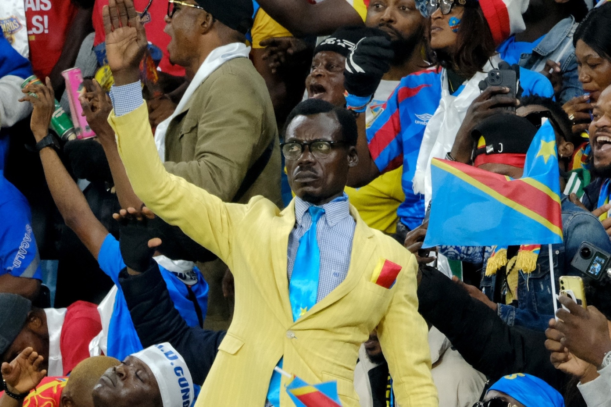 Torcedor da RD Congo fica imóvel e “vira” estátua por 90 minutos