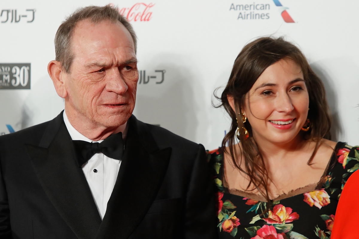 Família de Tommy Lee Jones fala sobre morte de Victoria Jones