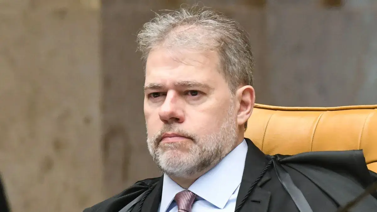 Senadores protocolam impeachment de Toffoli por atuação no caso Master