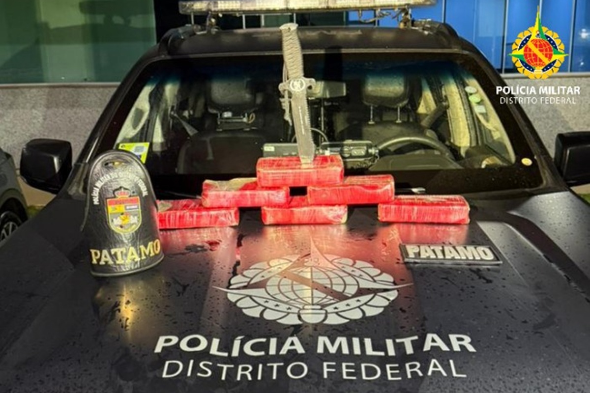 Traficante pula de carro para fugir com drogas que custam R$ 240 mil