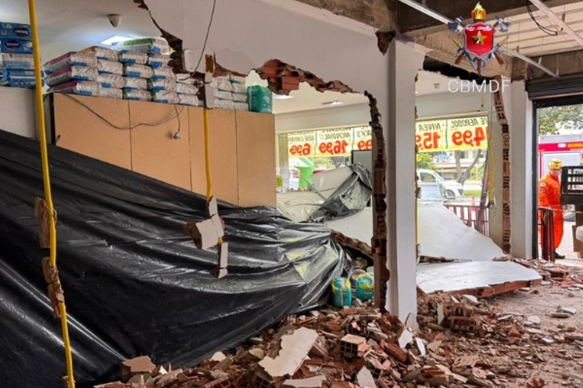 Parede de comércio desaba e fere duas pessoas no DF