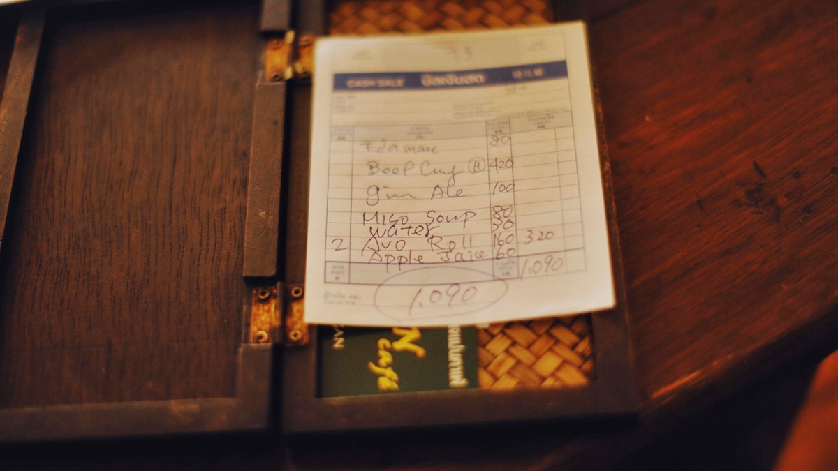 Jogadores torram R$ 161 mil em restaurante e web não perdoa ostentação