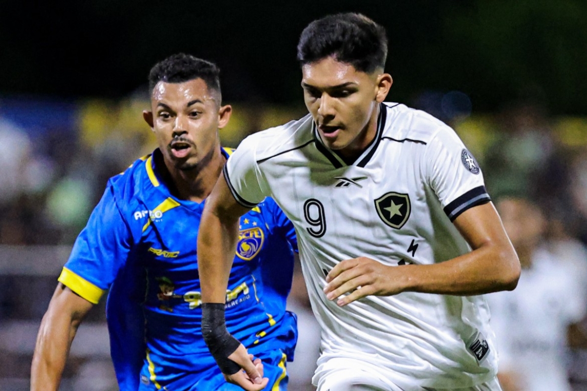 Sampaio Corrêa aproveita jogador expulso do Botafogo e vence de virada