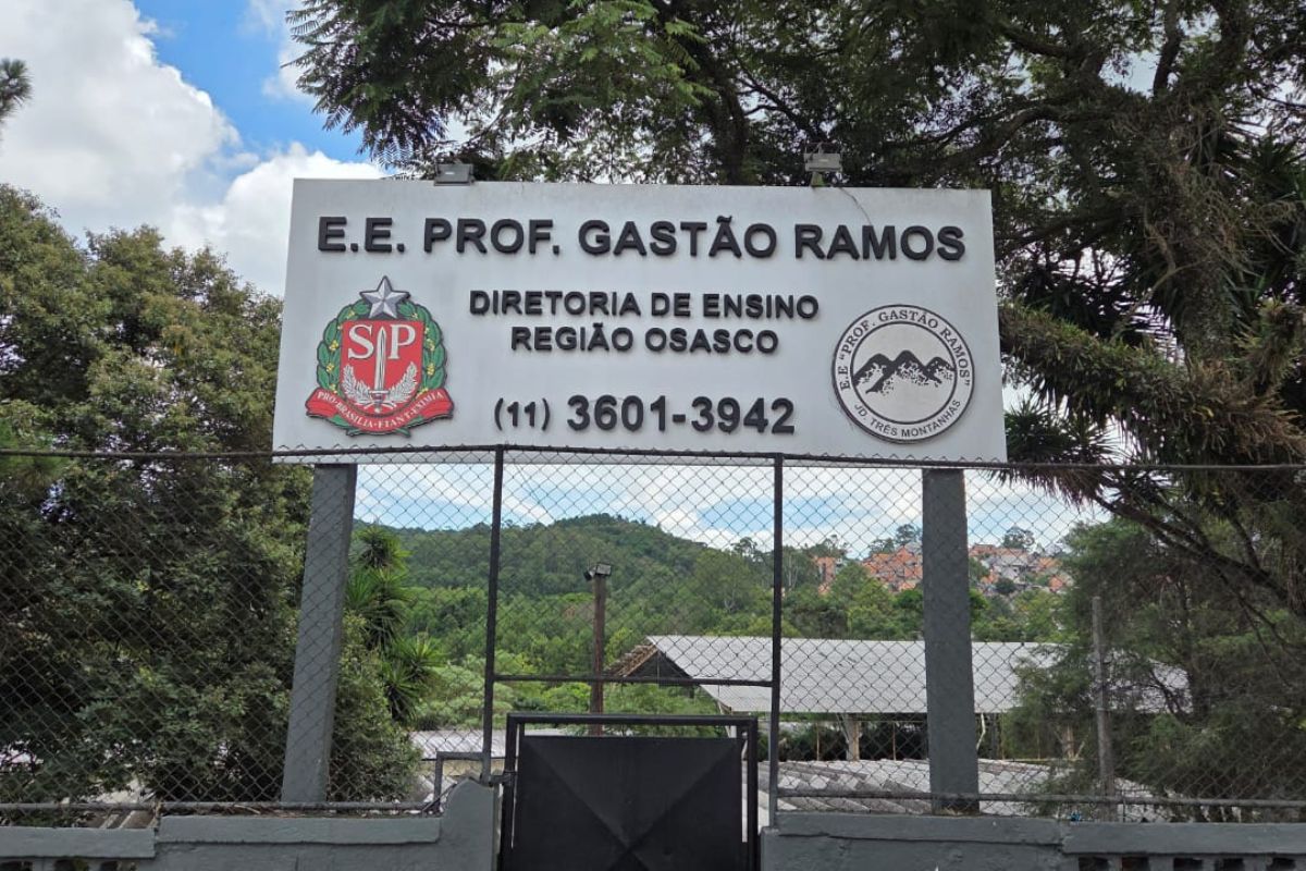 Sem uniforme, escola cívico-militar cria regra de vestuário e pais reagem