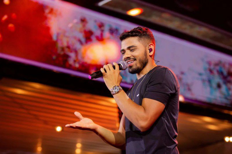 Cantor Evoney Fernandes é anunciado como atração do aniversário de cidade do Acre