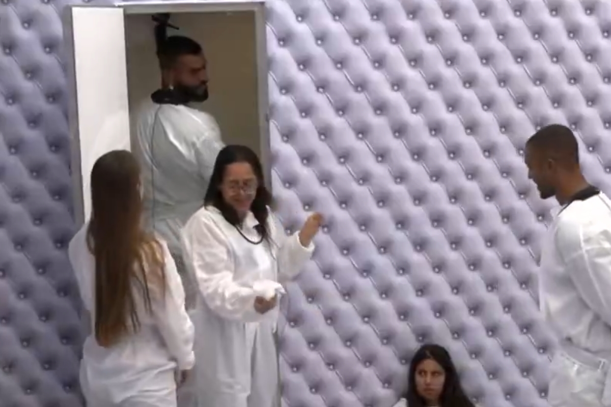 BBB 26: cena nojenta no Quarto Branco viraliza; "Cagaram e esfregaram". Veja o vídeo