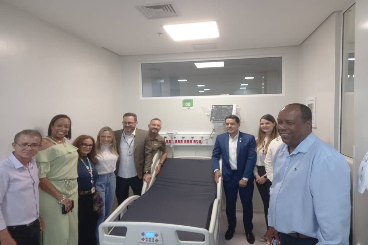 Celina reinaugura UTI e entrega equipamentos para hospital no Paranoá