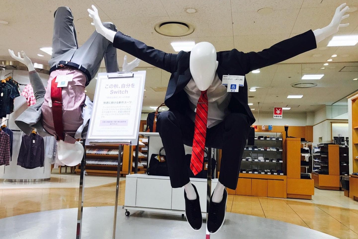 Manequins acrobatas: entenda a estratégia de lojas e marcas japonesas