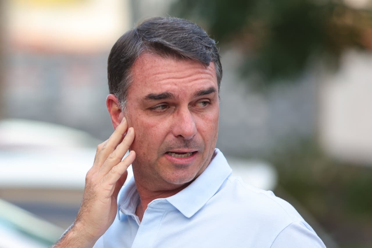 Flávio explica ausência em caminhada de 200 km organizada por Nikolas