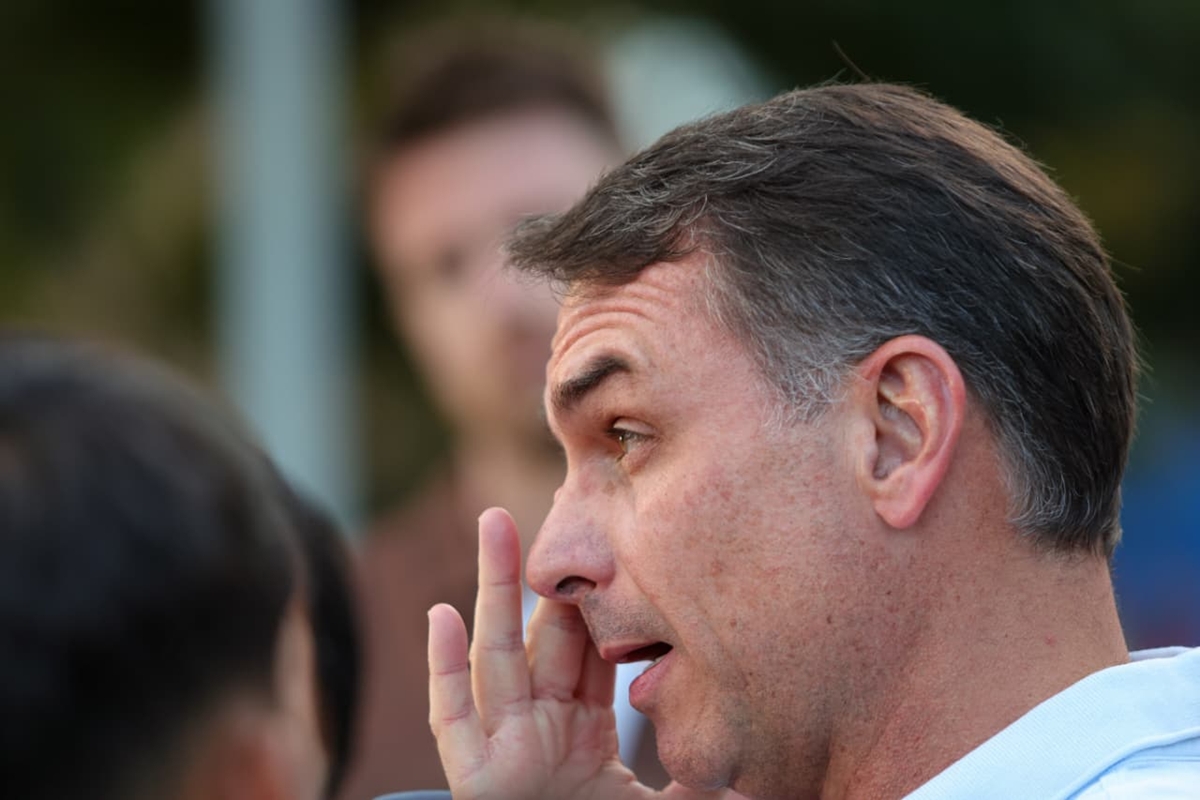 Ministério envia à PF pedido de investigação contra Flávio Bolsonaro