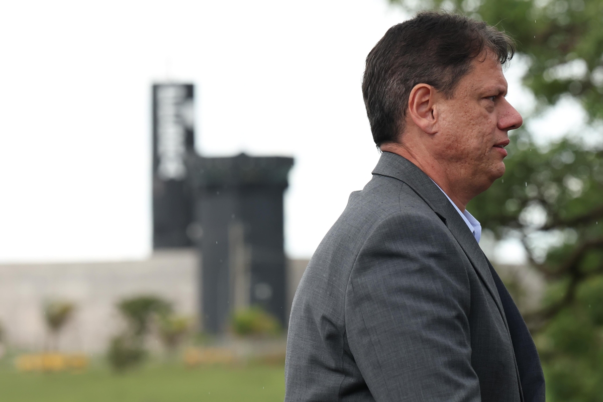 O relato de Tarcísio sobre a situação de Bolsonaro na Papudinha