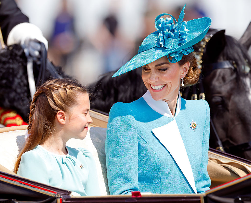 Kate conta qual esporte a princesa Charlotte não pratica na escola