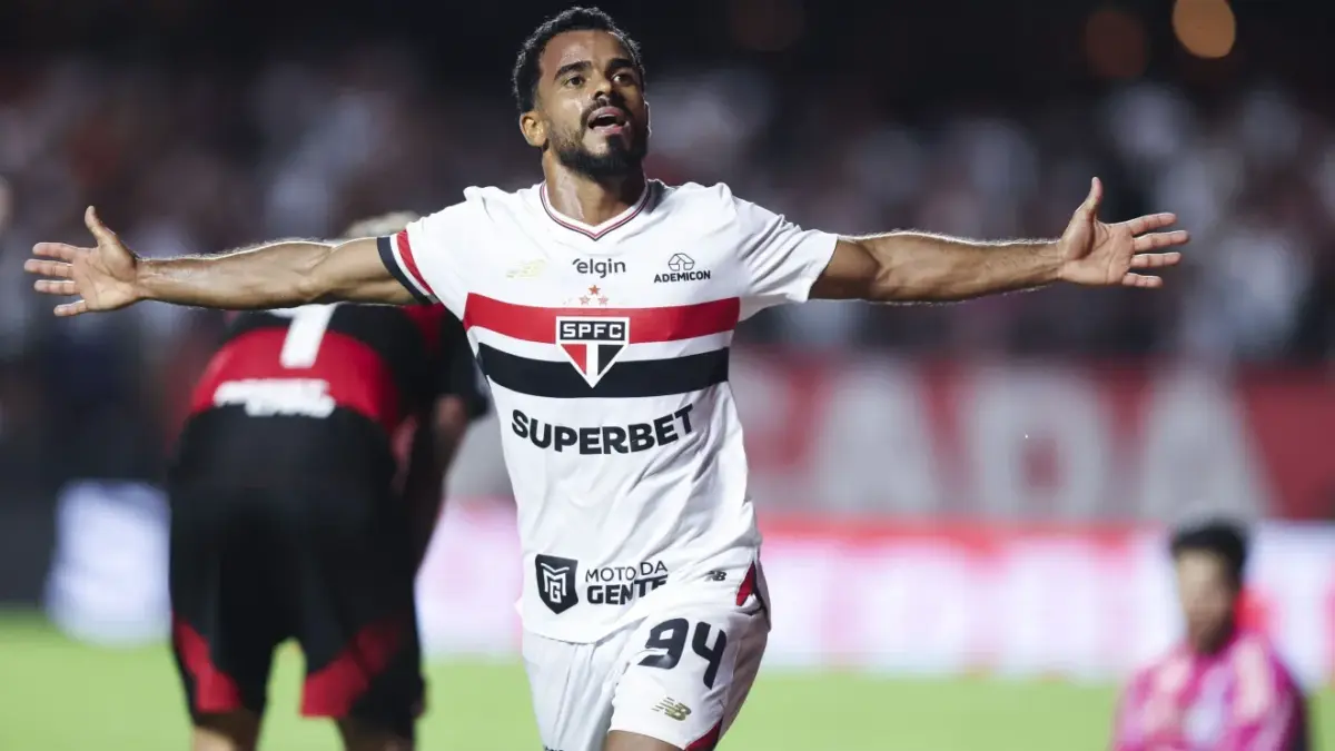 São Paulo vira sobre o Flamengo pelo Brasileirão e alivia crise