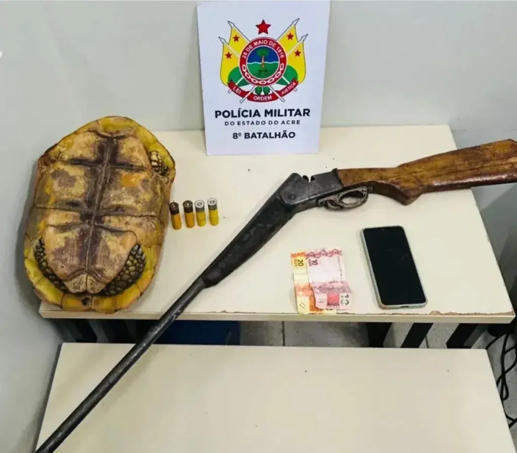 Polícia atende ocorrência de ameaça e apreende arma de fogo e animal silvestre