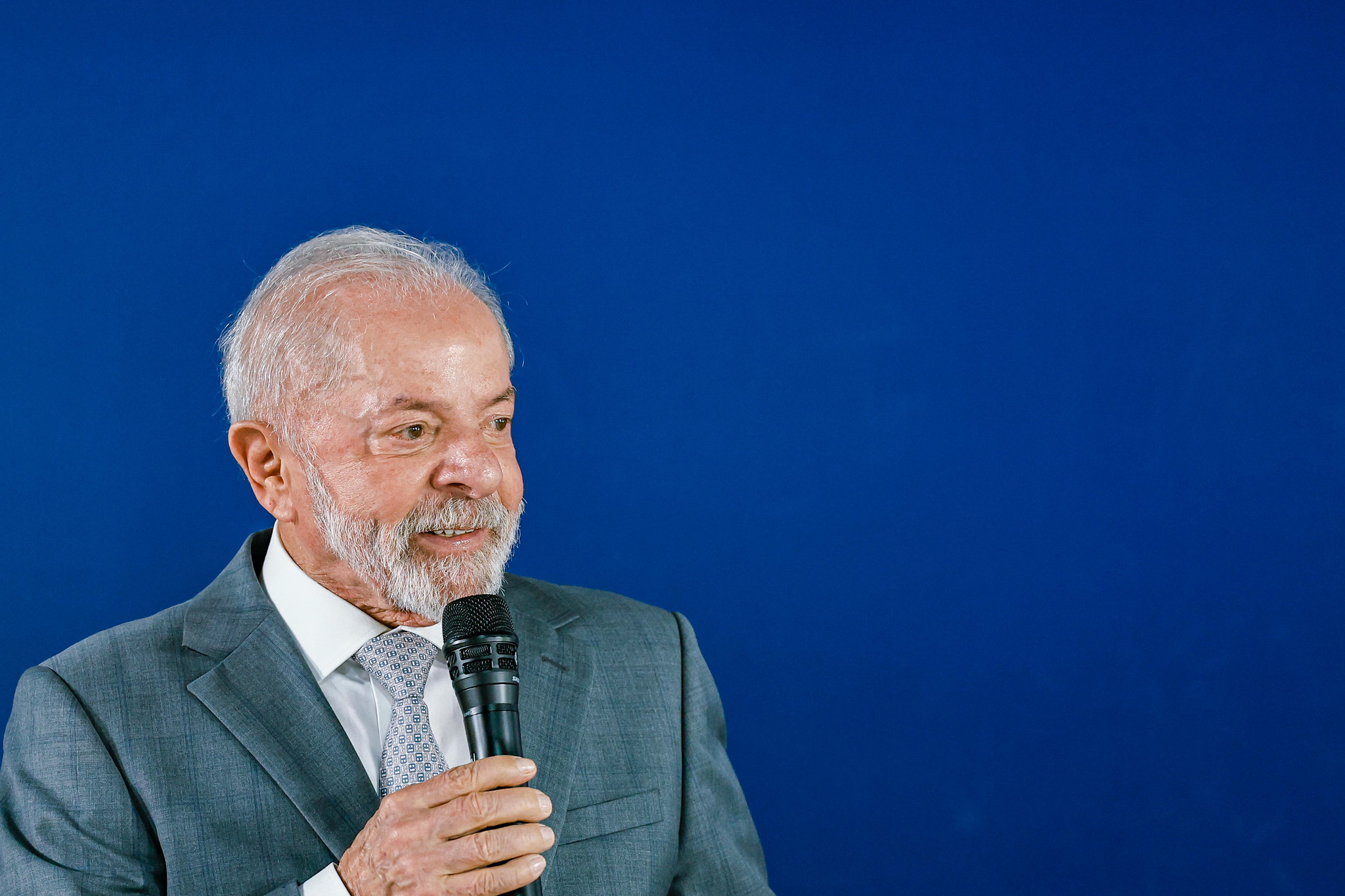Lula relembra batida de cabeça e defende mais tecnologia na saúde