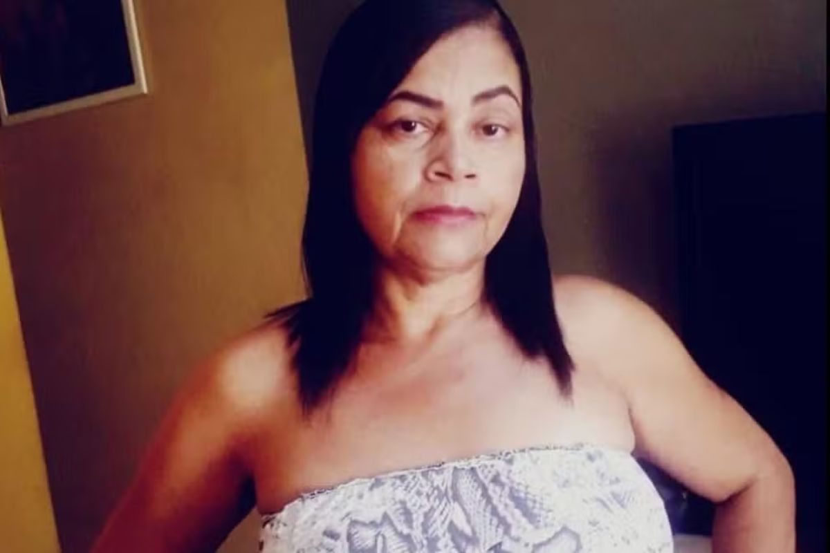 Mulher de 56 anos leva soco ao tentar separar briga de casal e morre