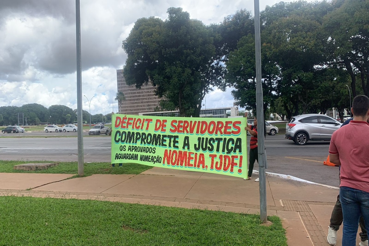 Aprovados em concurso do Tribunal de Justiça do DF cobram nomeações